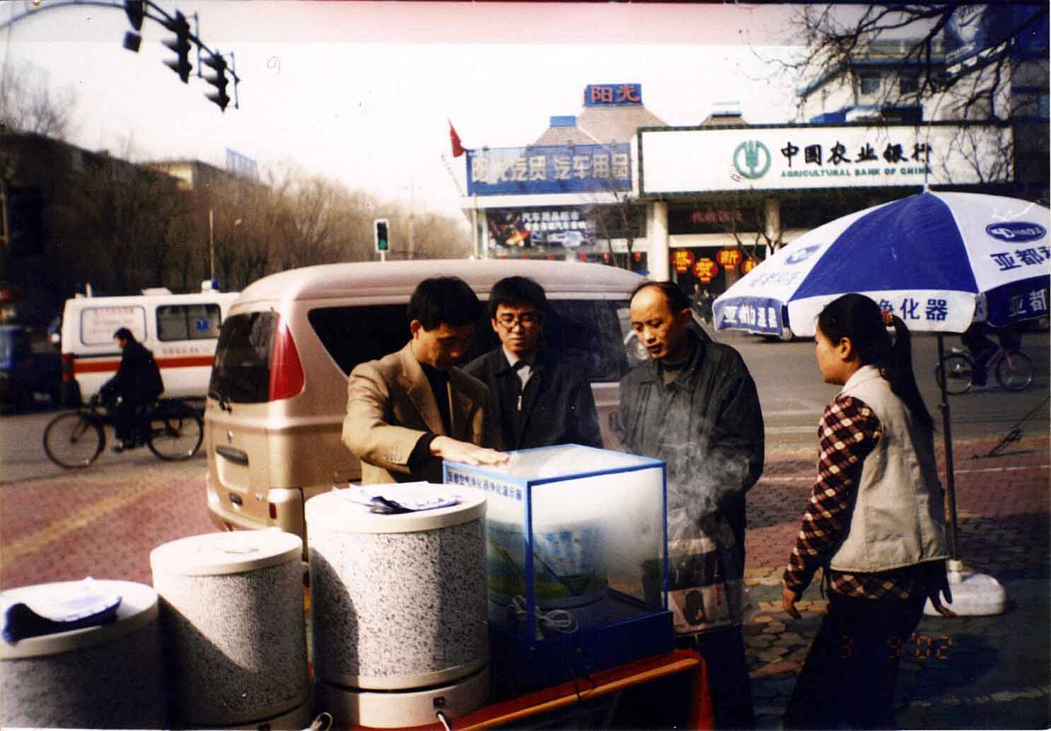 老柯为顾客介绍